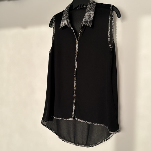 Women’s top - Picture 2 of 4